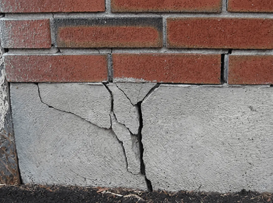 Concrete foundation with serious structural damage in Dallas, TX